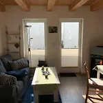 Ein Kleines Haus Φέμαρν